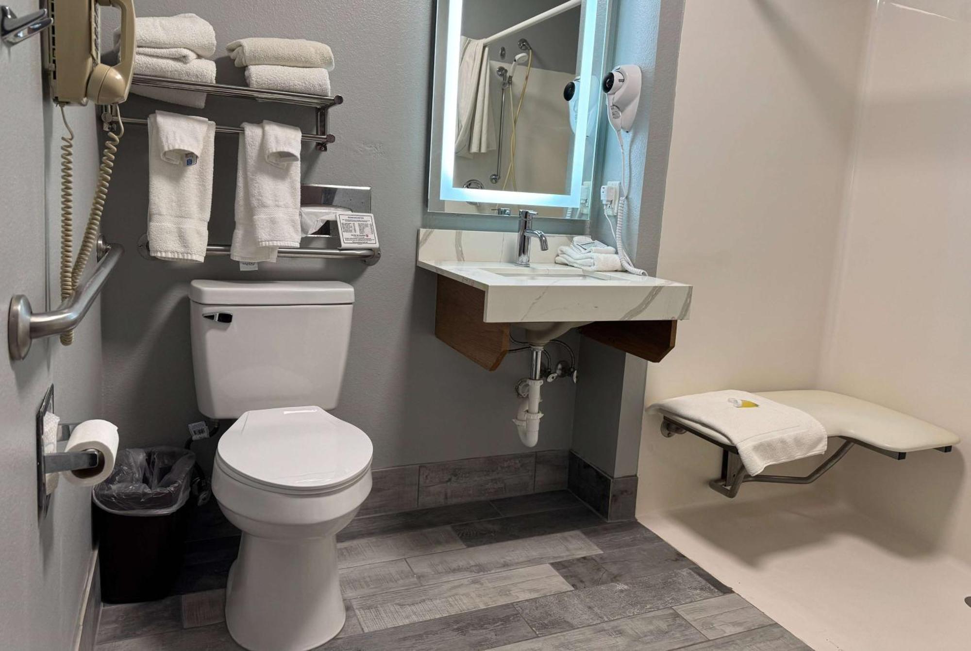 Americinn By Wyndham Columbus Wisconsin 외부 사진